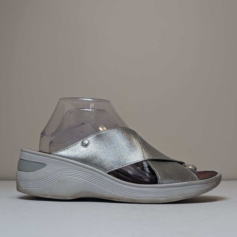 BZees Desire Wedge Sandal Size 10 Silver Stretch Metallic Comfort Cushion Shoes